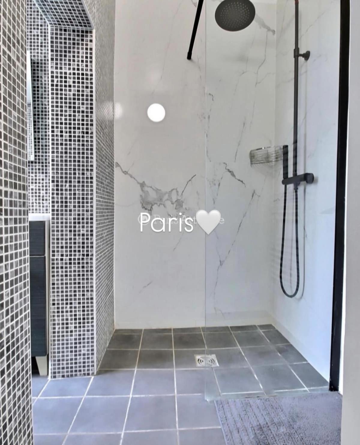 Apartment With ! Paris